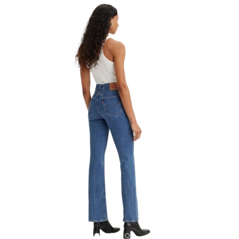 725 HIGH RISE BOOTCUT WOMEN'S JEANS Zip Fly Light Wash Size (2) 26”X30”